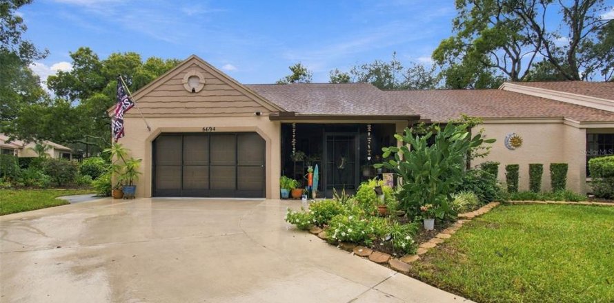 Villa ou maison à Spring Hill, Floride 2 chambres, 125.14 m2 № 2411575