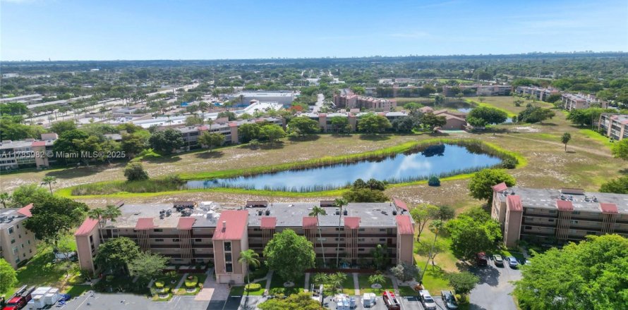 Condo in Margate, Florida, 2 bedrooms  № 1643834