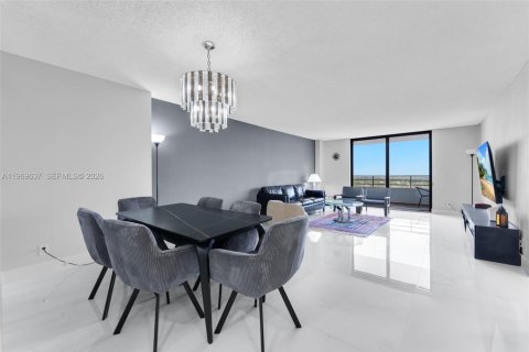 Condo in Hallandale Beach, Florida, 2 bedrooms  № 2030706 - photo 5