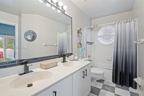 House in Cooper City, Florida 4 bedrooms, 262.91 sq.m. № 2009343 - photo 27