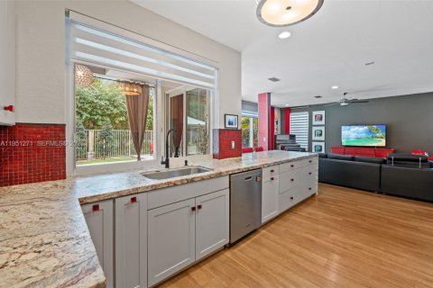 House in Cooper City, Florida 4 bedrooms, 262.91 sq.m. № 2009343 - photo 3