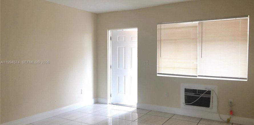 Studio in Opa-locka, Florida № 2056218
