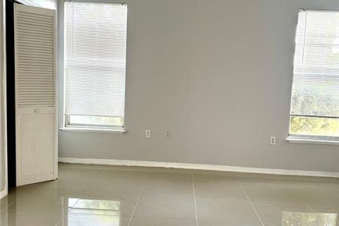 Снять в аренду квартиру в Мейтленд, Флорида 6 комнат, 103.21м2, № 2233697 - фото 11