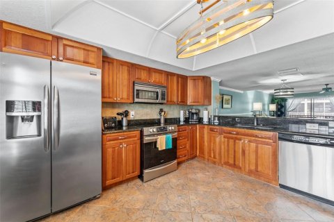 Снять в аренду таунхаус в Сент-Питерсберг, Флорида 4 комнаты, 148.64м2, № 1903333 - фото 11