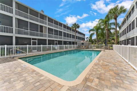 Снять в аренду таунхаус в Сент-Питерсберг, Флорида 4 комнаты, 148.64м2, № 1903333 - фото 24