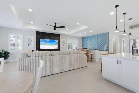 House in Englewood, Florida 3 bedrooms, 205.22 sq.m. № 2151896 - photo 10