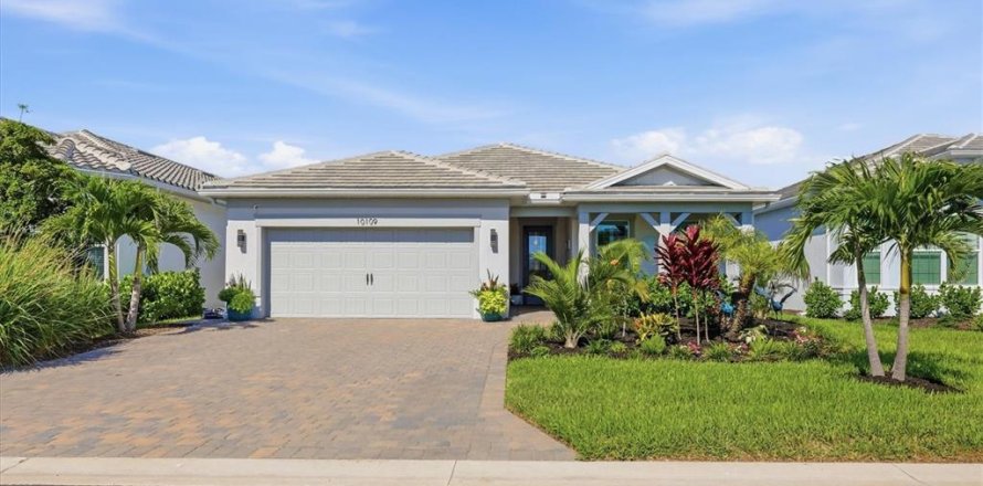 House in Englewood, Florida 3 bedrooms, 205.22 sq.m. № 2151896