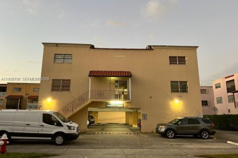 Condo in Hialeah, Florida, 2 bedrooms  № 1996381