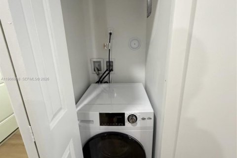 Снять в аренду кондоминиум в Майами-Бич, Флорида 1 спальня, № 2045002 - фото 3