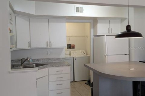 Снять в аренду кондоминиум в Гейнсвилл, Флорида 1 комната, 109.35м2, № 2109074 - фото 3