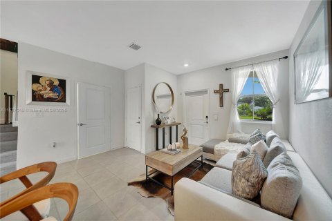 Townhouse in Miami, Florida 3 bedrooms № 1868004 - photo 6