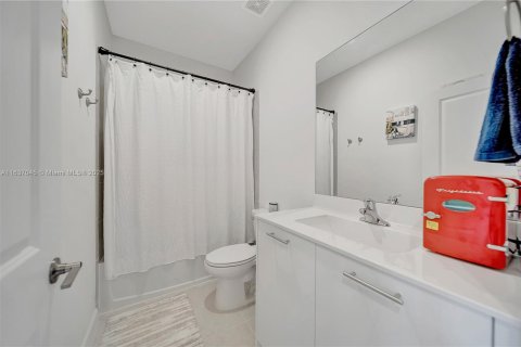 Townhouse in Miami, Florida 3 bedrooms № 1868004 - photo 27