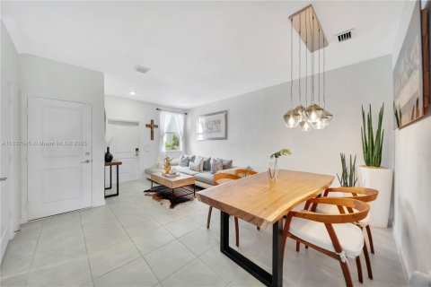Townhouse in Miami, Florida 3 bedrooms № 1868004 - photo 8