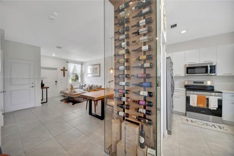 Townhouse in Miami, Florida 3 bedrooms № 1868004 - photo 13