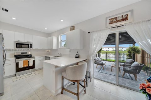 Townhouse in Miami, Florida 3 bedrooms № 1868004 - photo 17