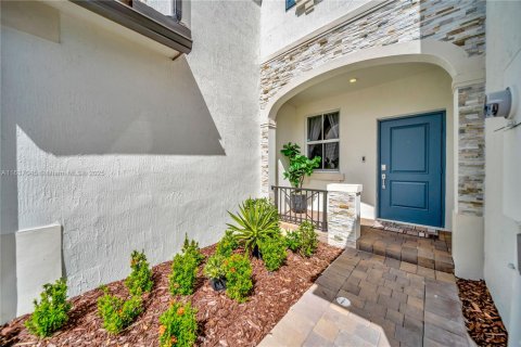 Townhouse in Miami, Florida 3 bedrooms № 1868004 - photo 4
