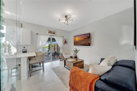 Townhouse in Miami, Florida 3 bedrooms № 1868004 - photo 14