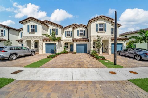 Townhouse in Miami, Florida 3 bedrooms № 1868004 - photo 1
