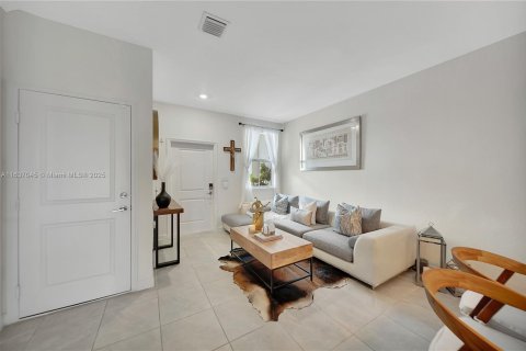 Townhouse in Miami, Florida 3 bedrooms № 1868004 - photo 9