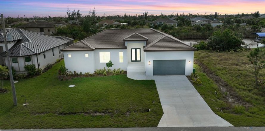 Villa ou maison à Port Charlotte, Floride 3 chambres, 212.1 m2 № 1566036