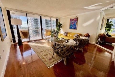 Condo in Miami Beach, Florida, 2 bedrooms  № 1896406 - photo 1