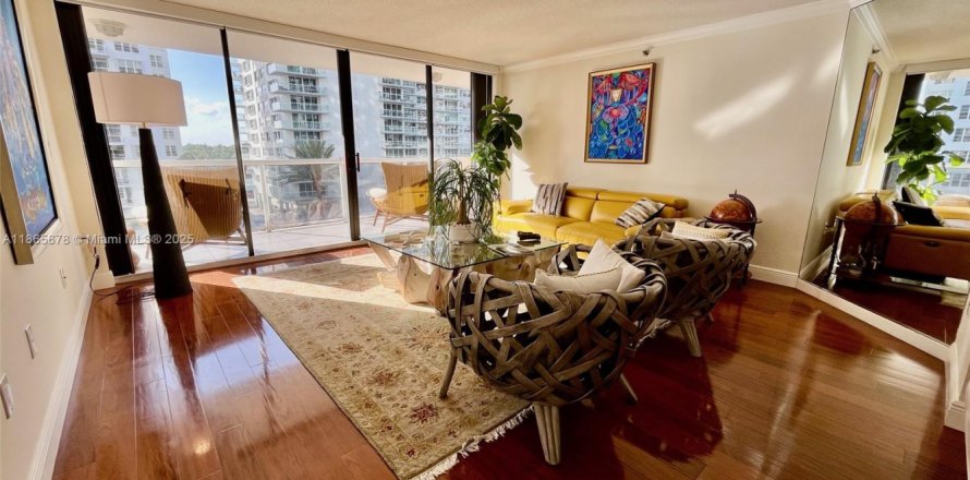 Condo in Miami Beach, Florida, 2 bedrooms  № 1896406