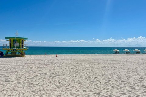 Condo in Miami Beach, Florida, 2 bedrooms  № 1896406 - photo 24