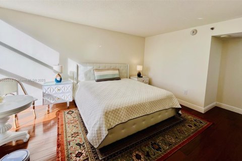 Condo in Miami Beach, Florida, 2 bedrooms  № 1896406 - photo 7