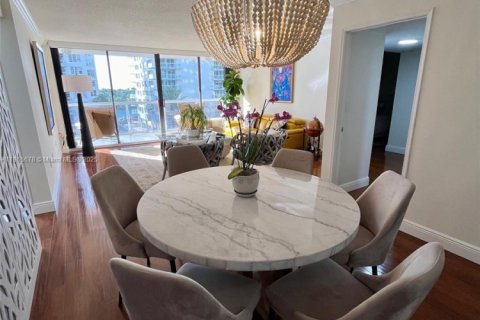 Condo in Miami Beach, Florida, 2 bedrooms  № 1896406 - photo 3