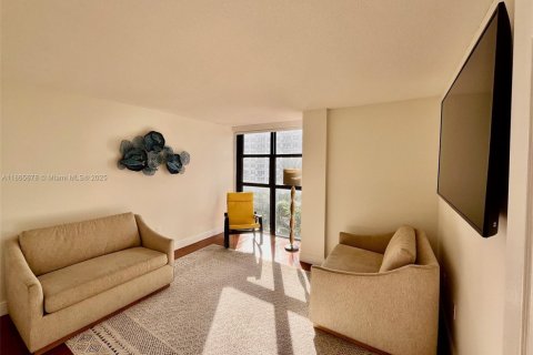 Condo in Miami Beach, Florida, 2 bedrooms  № 1896406 - photo 11