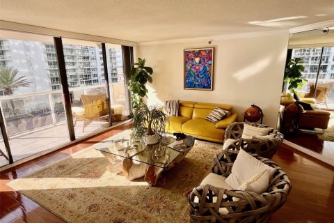 Condo in Miami Beach, Florida, 2 bedrooms  № 1896406 - photo 4