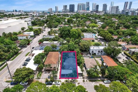 Commercial property in Miami, Florida 143.26 sq.m. № 1880381 - photo 1