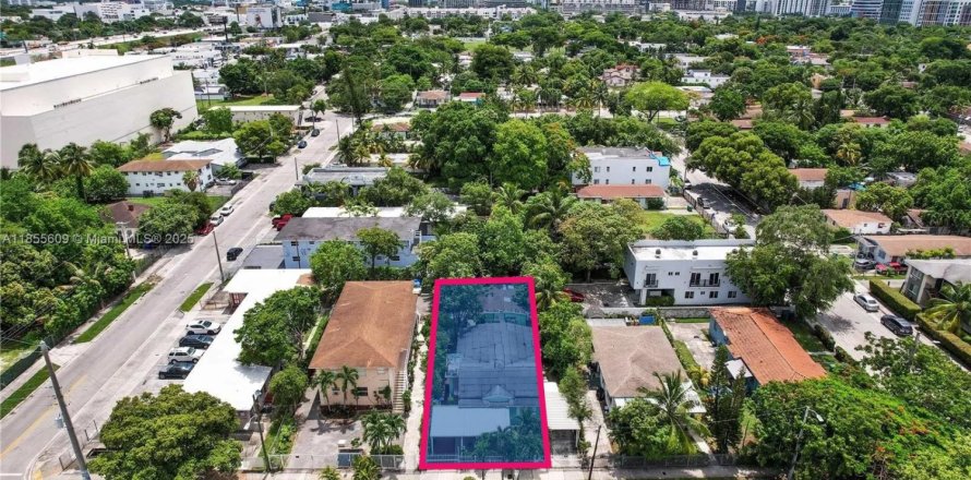 Commercial property in Miami, Florida 143.26 sq.m. № 1880381