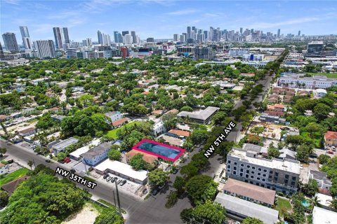 Commercial property in Miami, Florida 143.26 sq.m. № 1880381 - photo 2