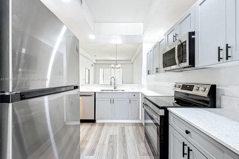 Снять в аренду квартиру в Уэст-Палм-Бич, Флорида 2 спальни, 104.52м2, № 1983247 - фото 5