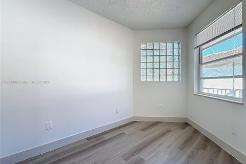 Снять в аренду квартиру в Уэст-Палм-Бич, Флорида 2 спальни, 104.52м2, № 1983247 - фото 9