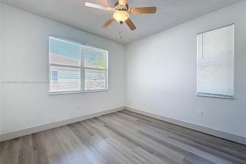 Снять в аренду квартиру в Уэст-Палм-Бич, Флорида 2 спальни, 104.52м2, № 1983247 - фото 10