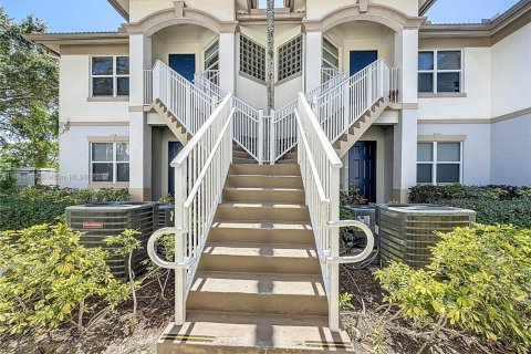 Снять в аренду квартиру в Уэст-Палм-Бич, Флорида 2 спальни, 104.52м2, № 1983247 - фото 2