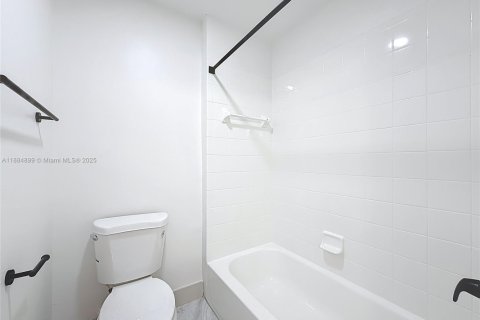 Снять в аренду квартиру в Уэст-Палм-Бич, Флорида 2 спальни, 104.52м2, № 1983247 - фото 17