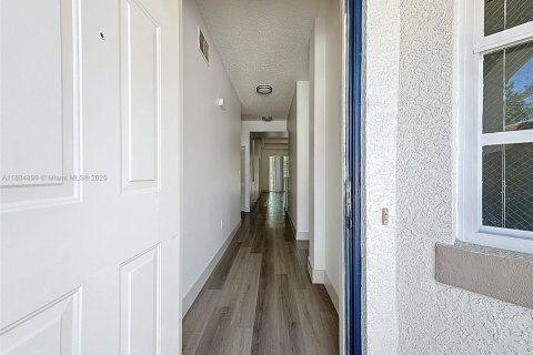 Снять в аренду квартиру в Уэст-Палм-Бич, Флорида 2 спальни, 104.52м2, № 1983247 - фото 4