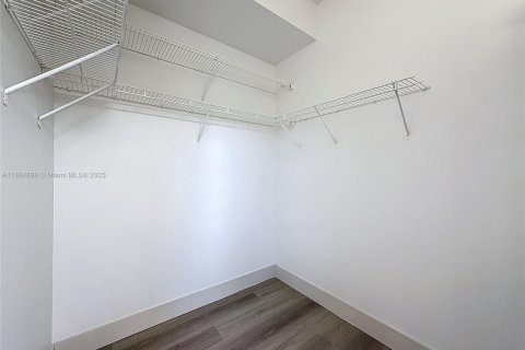 Снять в аренду квартиру в Уэст-Палм-Бич, Флорида 2 спальни, 104.52м2, № 1983247 - фото 15