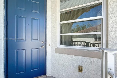 Снять в аренду квартиру в Уэст-Палм-Бич, Флорида 2 спальни, 104.52м2, № 1983247 - фото 3