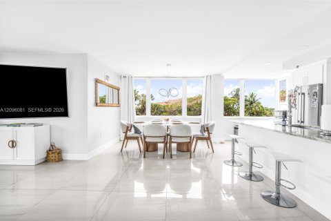 Condo in Highland Beach, Florida, 3 bedrooms  № 2387767 - photo 3