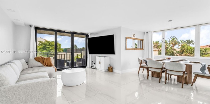 Condo in Highland Beach, Florida, 3 bedrooms  № 2387767