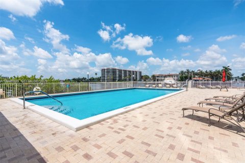 Condo in Highland Beach, Florida, 3 bedrooms  № 2387767 - photo 26