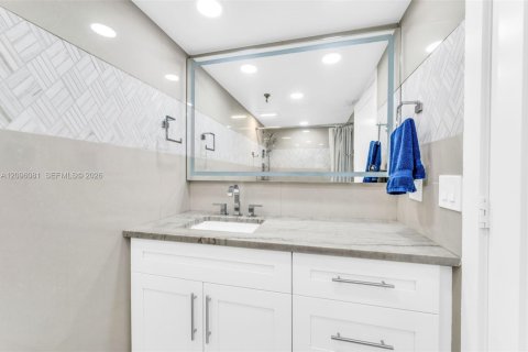 Condo in Highland Beach, Florida, 3 bedrooms  № 2387767 - photo 12