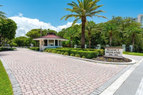 Condo in Highland Beach, Florida, 3 bedrooms  № 2387767 - photo 28