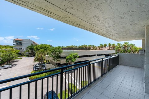 Condo in Highland Beach, Florida, 3 bedrooms  № 2387767 - photo 24
