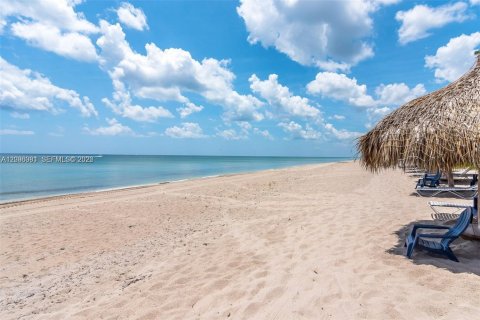 Condo in Highland Beach, Florida, 3 bedrooms  № 2387767 - photo 25