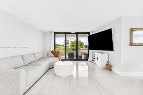 Condo in Highland Beach, Florida, 3 bedrooms  № 2387767 - photo 2